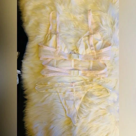 For love and lemons lingerie set - Picture 3 of 3